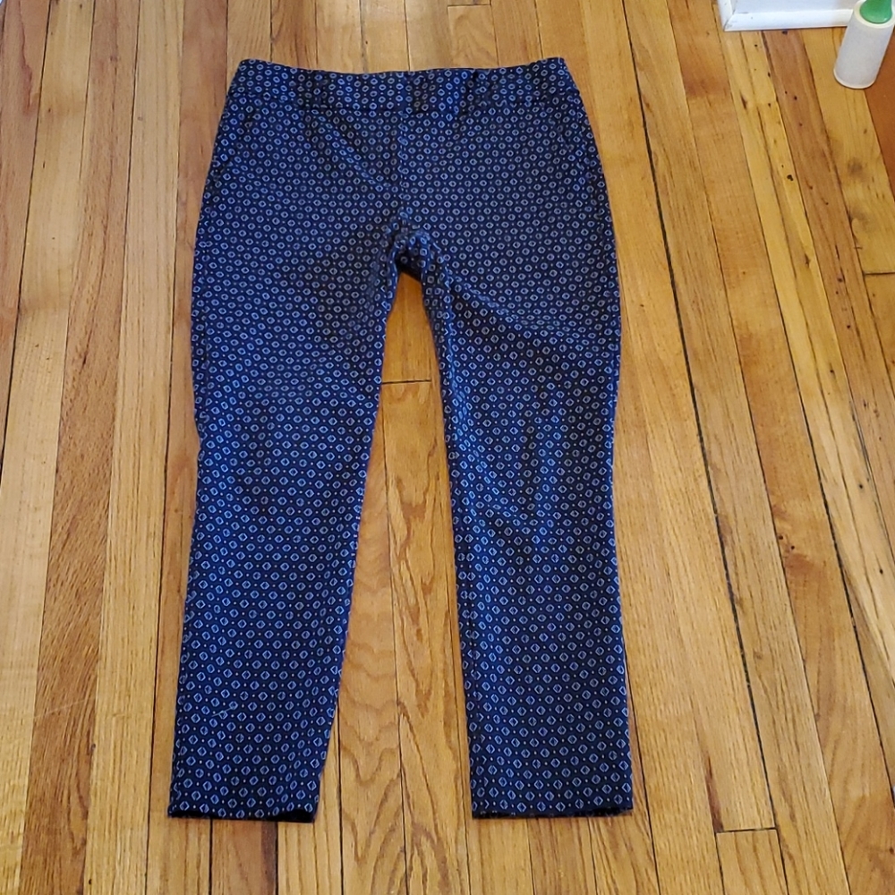 LOFT ▪︎ Marisa Skinny Navy Diamond Pattern, EUC